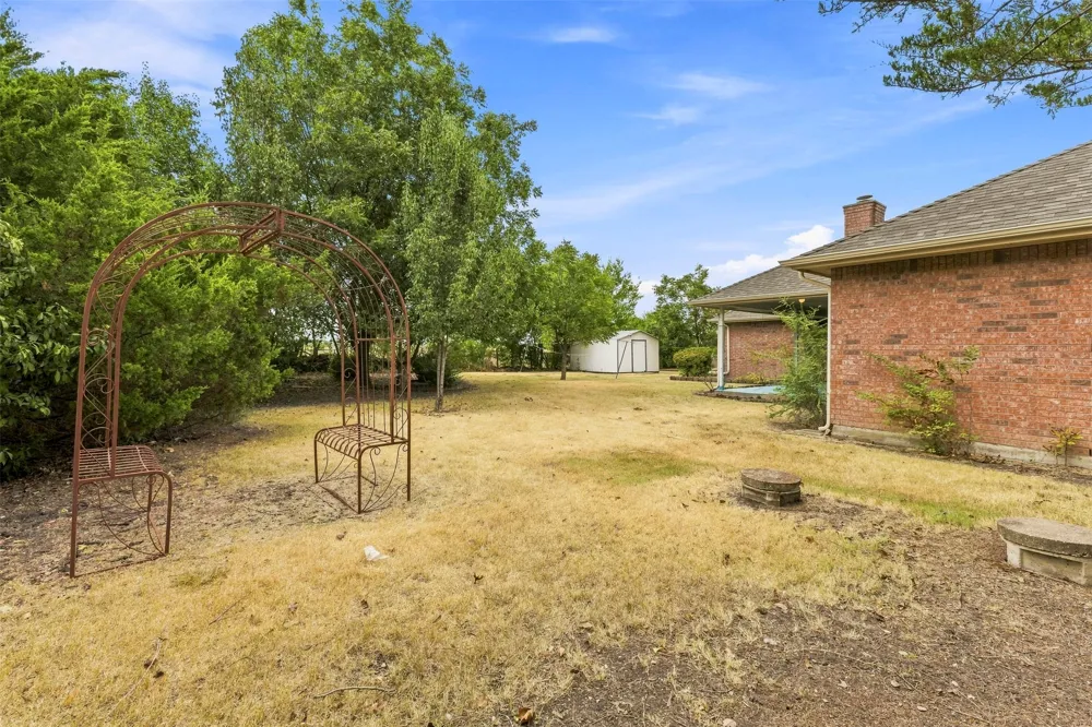 611 Dancer Lane Lancaster, TX 75146