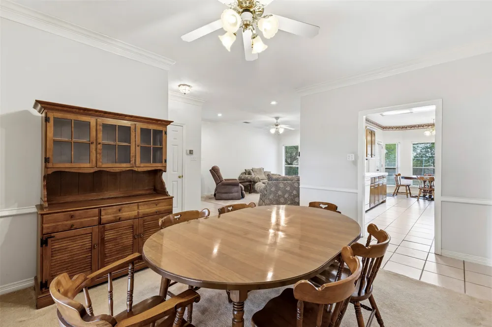 611 Dancer Lane Lancaster, TX 75146
