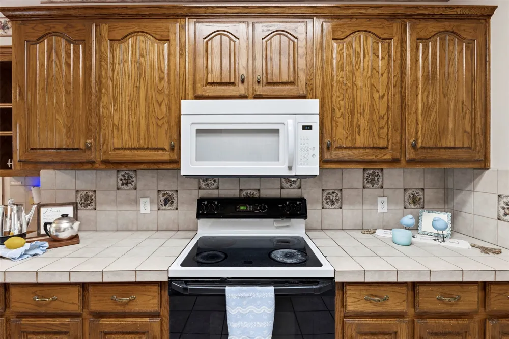 611 Dancer Lane Lancaster, TX 75146