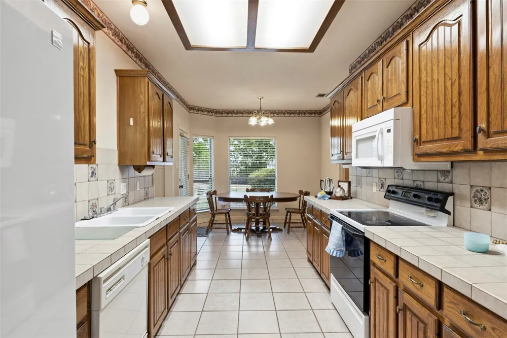 611 Dancer Lane Lancaster, TX 75146
