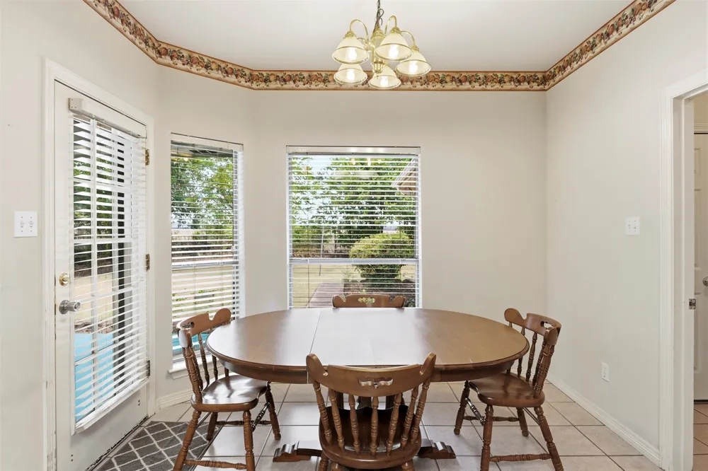 611 Dancer Lane Lancaster, TX 75146