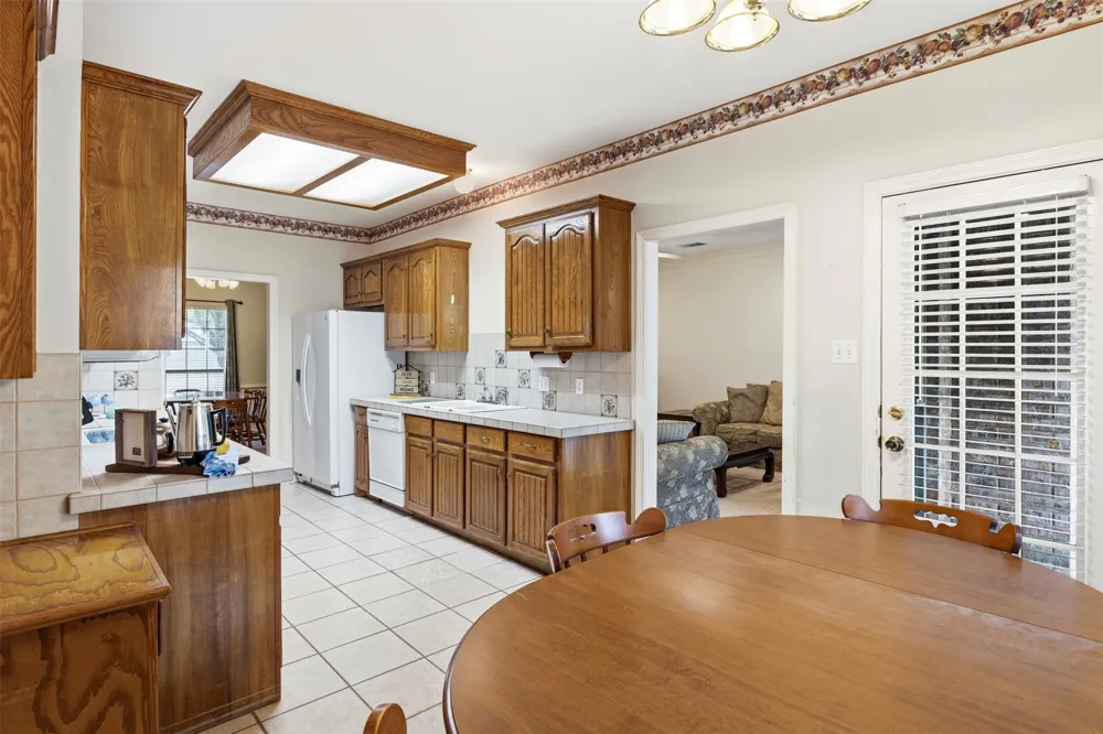 611 Dancer Lane Lancaster, TX 75146