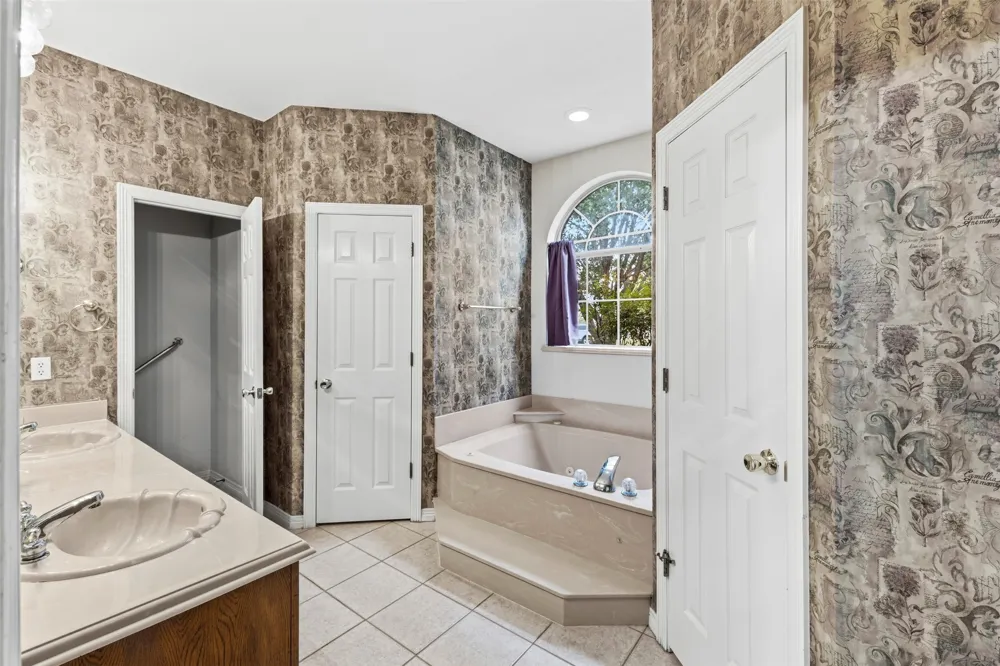 611 Dancer Lane Lancaster, TX 75146