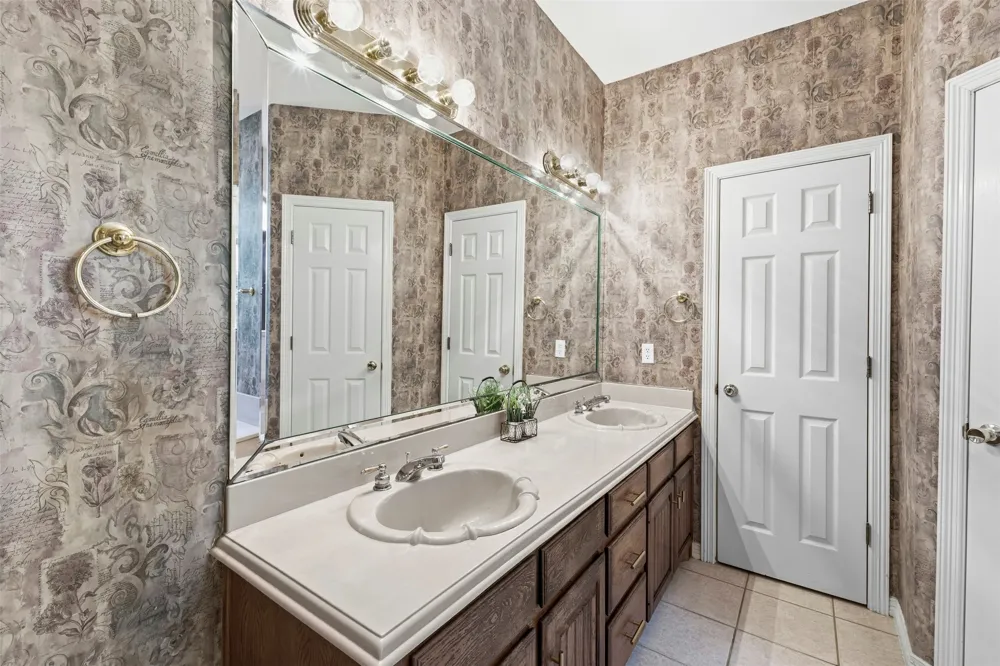 611 Dancer Lane Lancaster, TX 75146