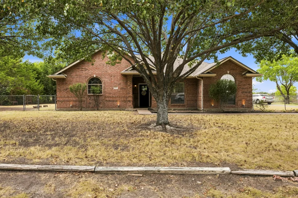 611 Dancer Lane Lancaster, TX 75146