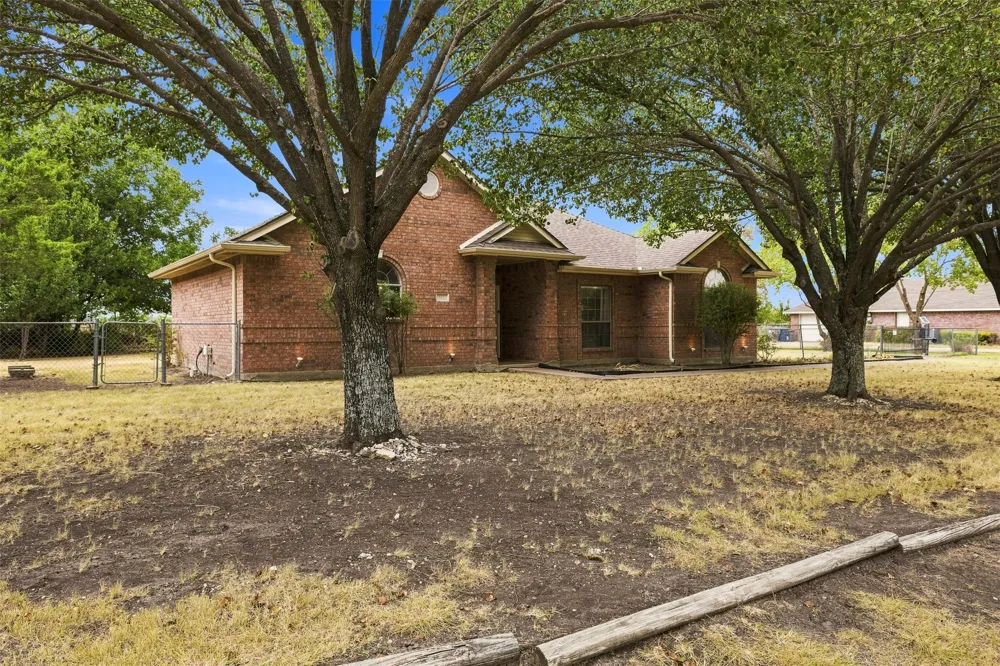 611 Dancer Lane Lancaster, TX 75146