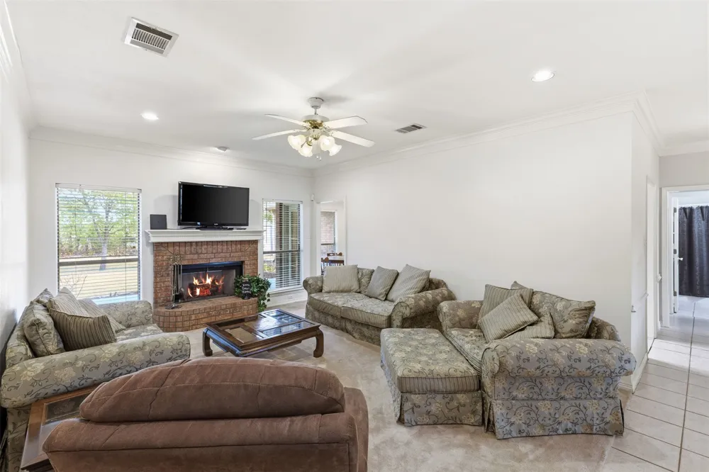 611 Dancer Lane Lancaster, TX 75146