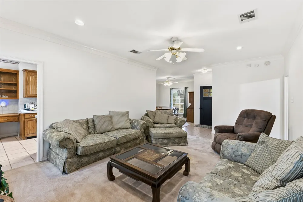 611 Dancer Lane Lancaster, TX 75146