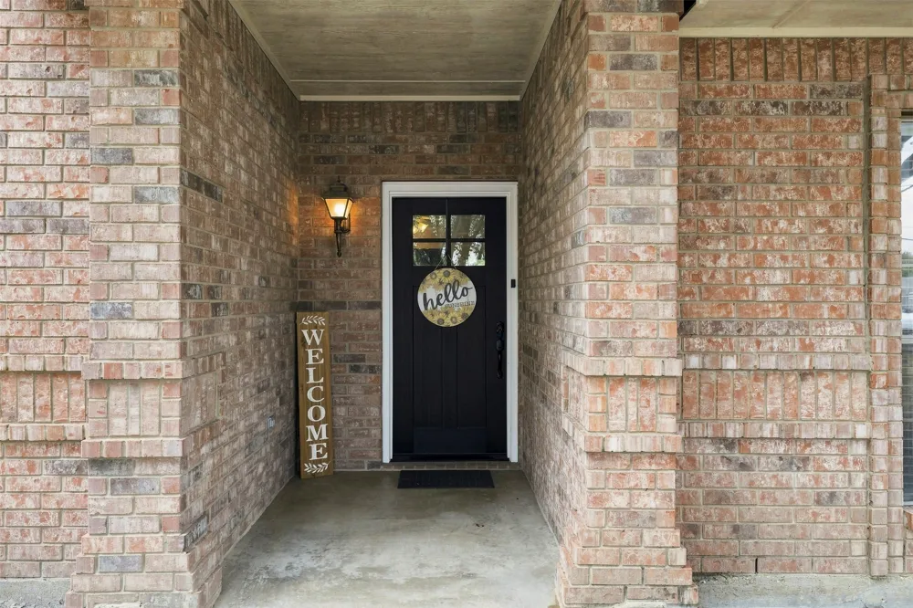 611 Dancer Lane Lancaster, TX 75146
