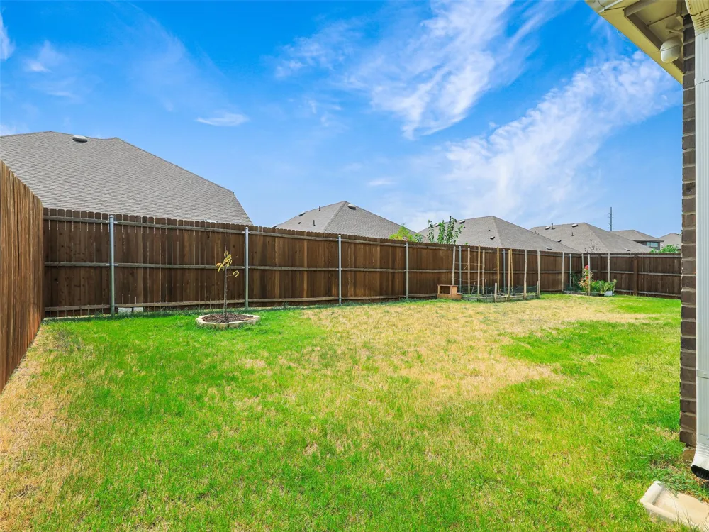 9812 Autumn Leaves Lane Aubrey, TX 76227
