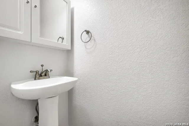 249 Hinge Cibolo, TX 78108
