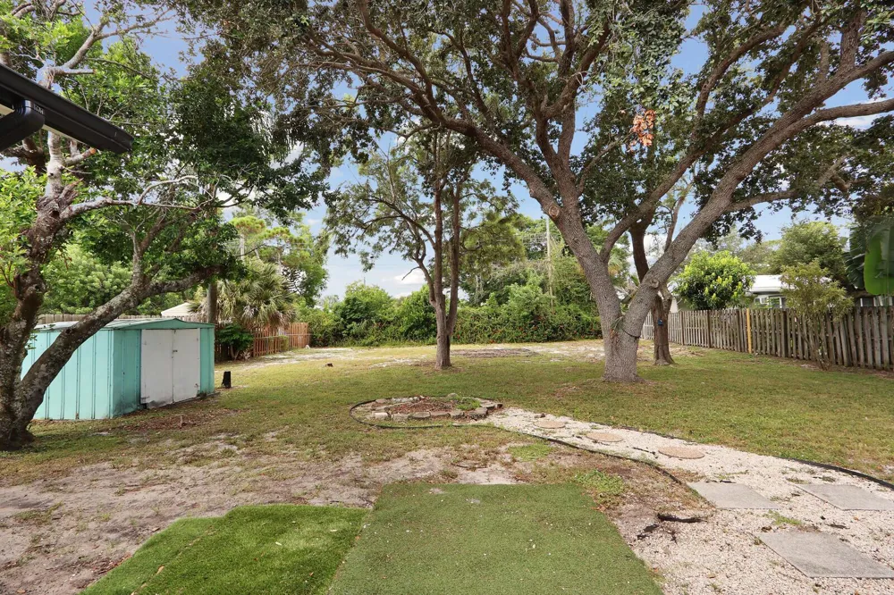 8340 SE CAMELLIA DRIVE Hobe Sound, FL 33455