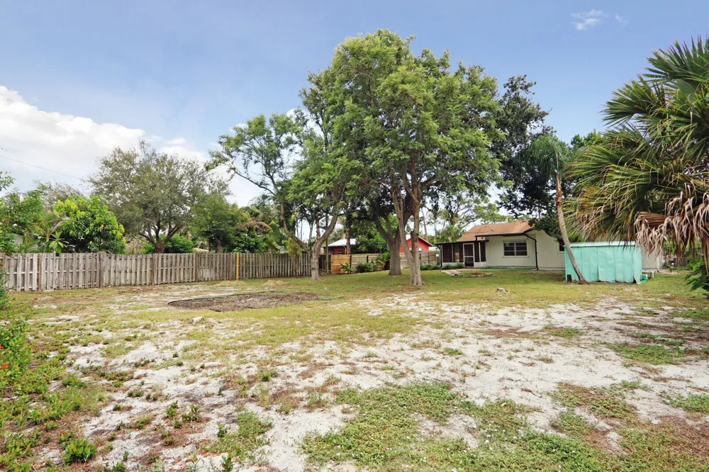 8340 SE CAMELLIA DRIVE Hobe Sound, FL 33455