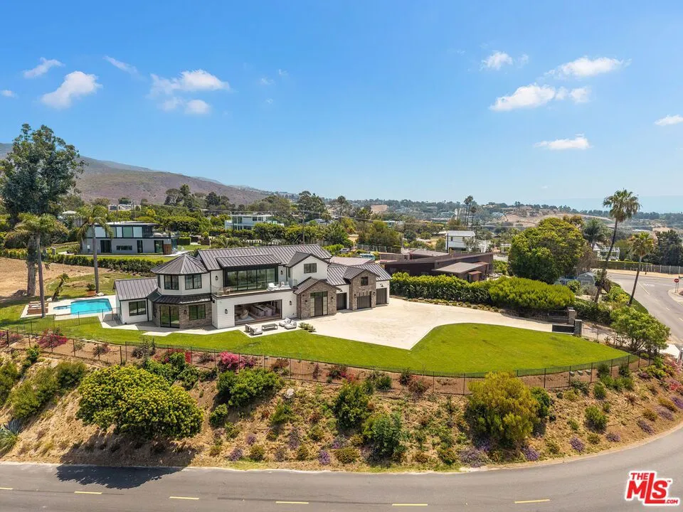 29623 Harvester Road Malibu, CA 90265