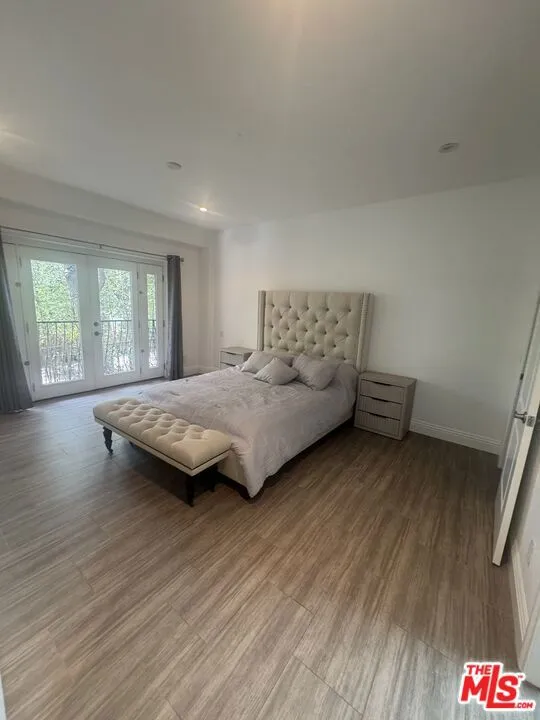 1020 MORAGA DRIVE Los Angeles, CA 90049