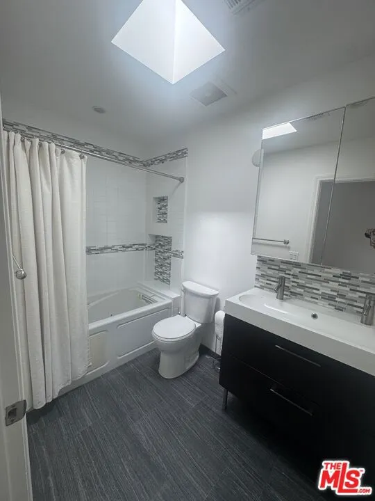 1020 MORAGA DRIVE Los Angeles, CA 90049