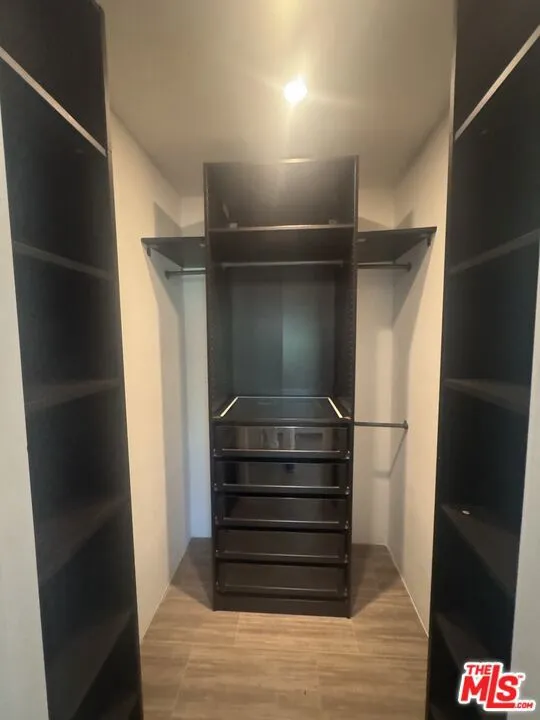 1020 MORAGA DRIVE Los Angeles, CA 90049