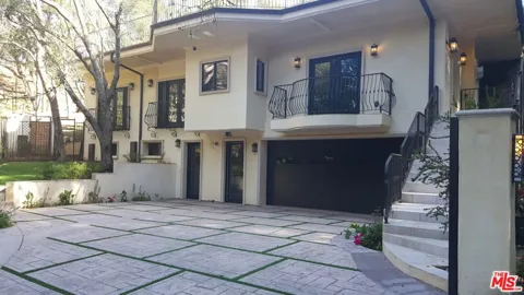 1020 MORAGA DRIVE