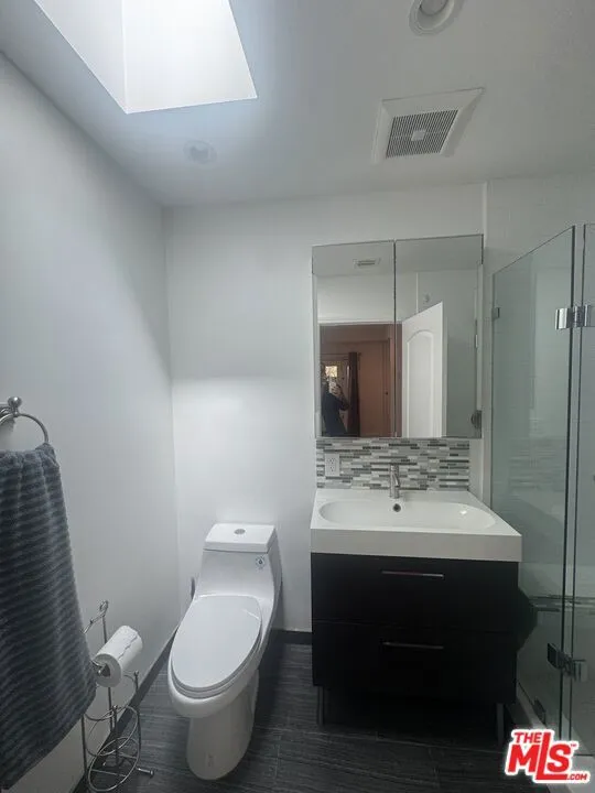 1020 MORAGA DRIVE Los Angeles, CA 90049
