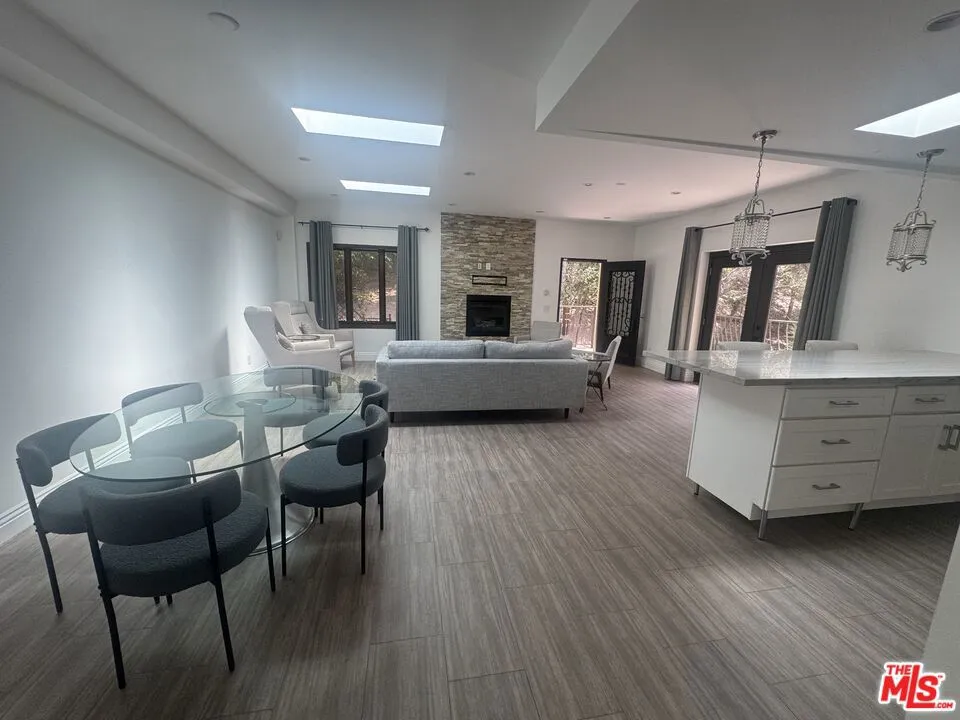 1020 MORAGA DRIVE Los Angeles, CA 90049