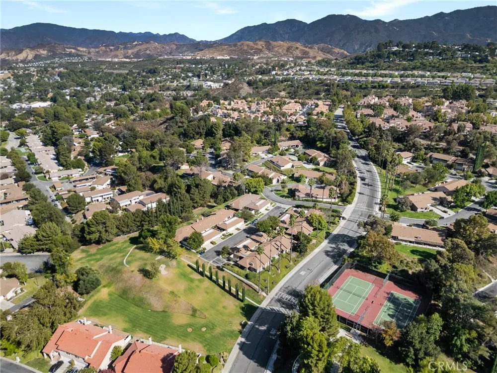 20061 Avenue Of The Oaks Newhall, CA 91321
