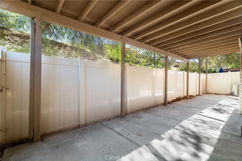 20061 Avenue Of The Oaks Newhall, CA 91321