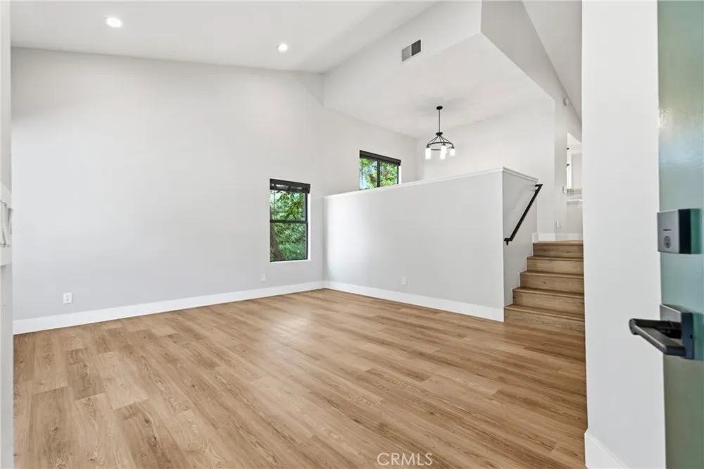 20061 Avenue Of The Oaks Newhall, CA 91321