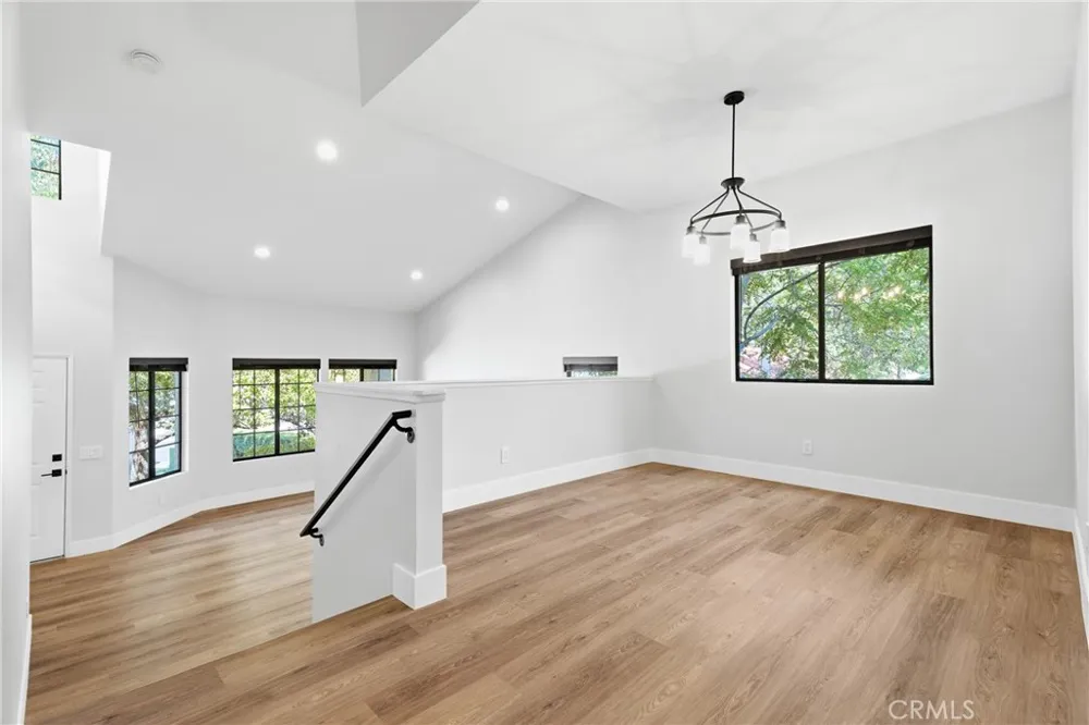 20061 Avenue Of The Oaks Newhall, CA 91321
