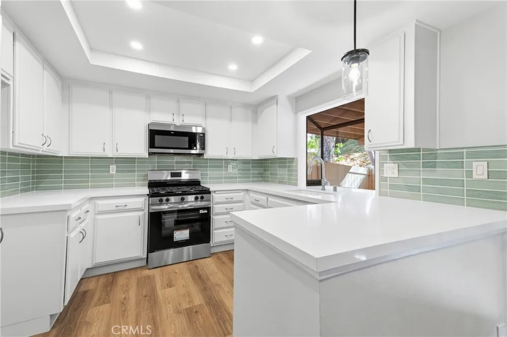 20061 Avenue Of The Oaks Newhall, CA 91321