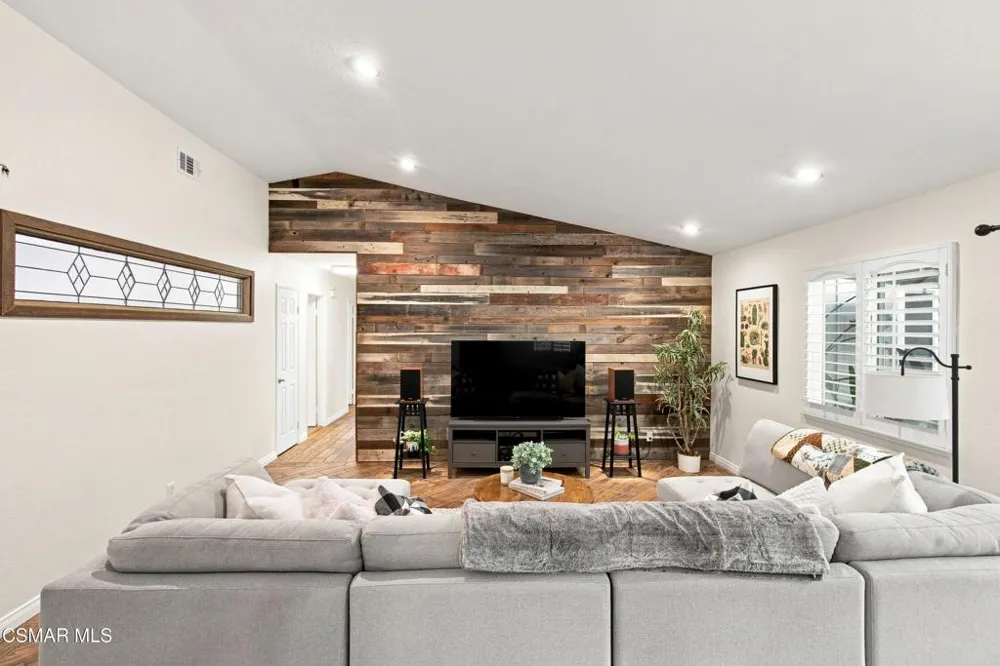 2085 Casual Court Simi Valley, CA 93065