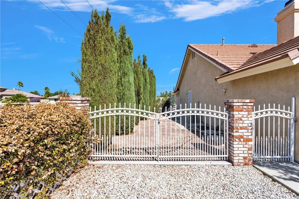 12480 Reata Apple Valley, CA 92308