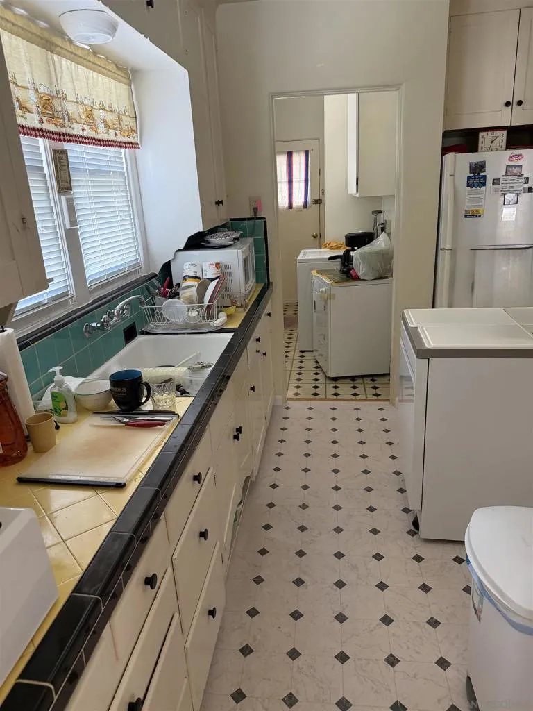 4191 Hilldale Road San Diego, CA 92116