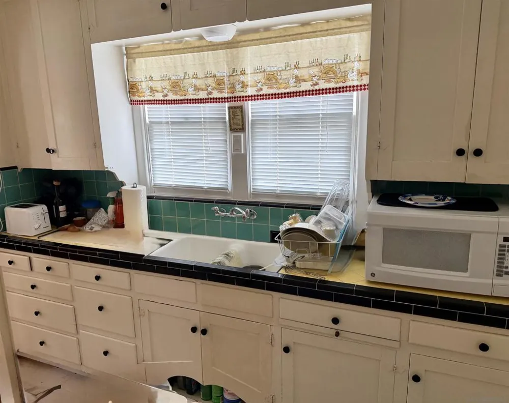 4191 Hilldale Road San Diego, CA 92116