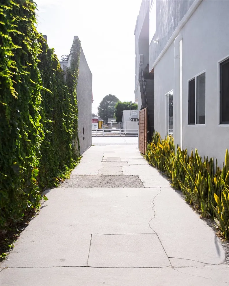 5908 Atlantic AVE UNIT #F Long Beach, CA 90805