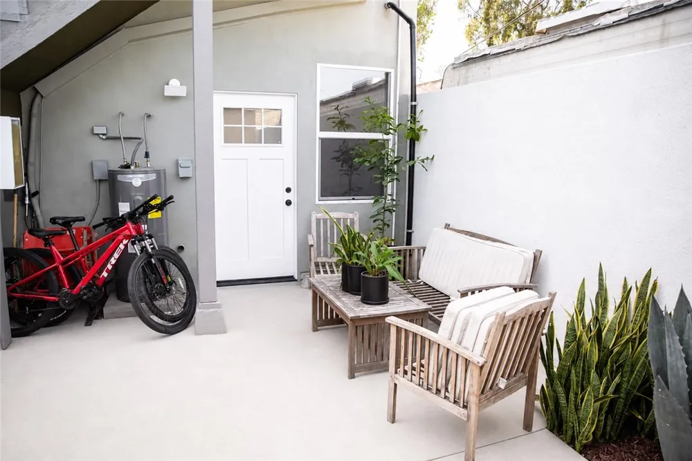 5908 Atlantic AVE UNIT #F Long Beach, CA 90805