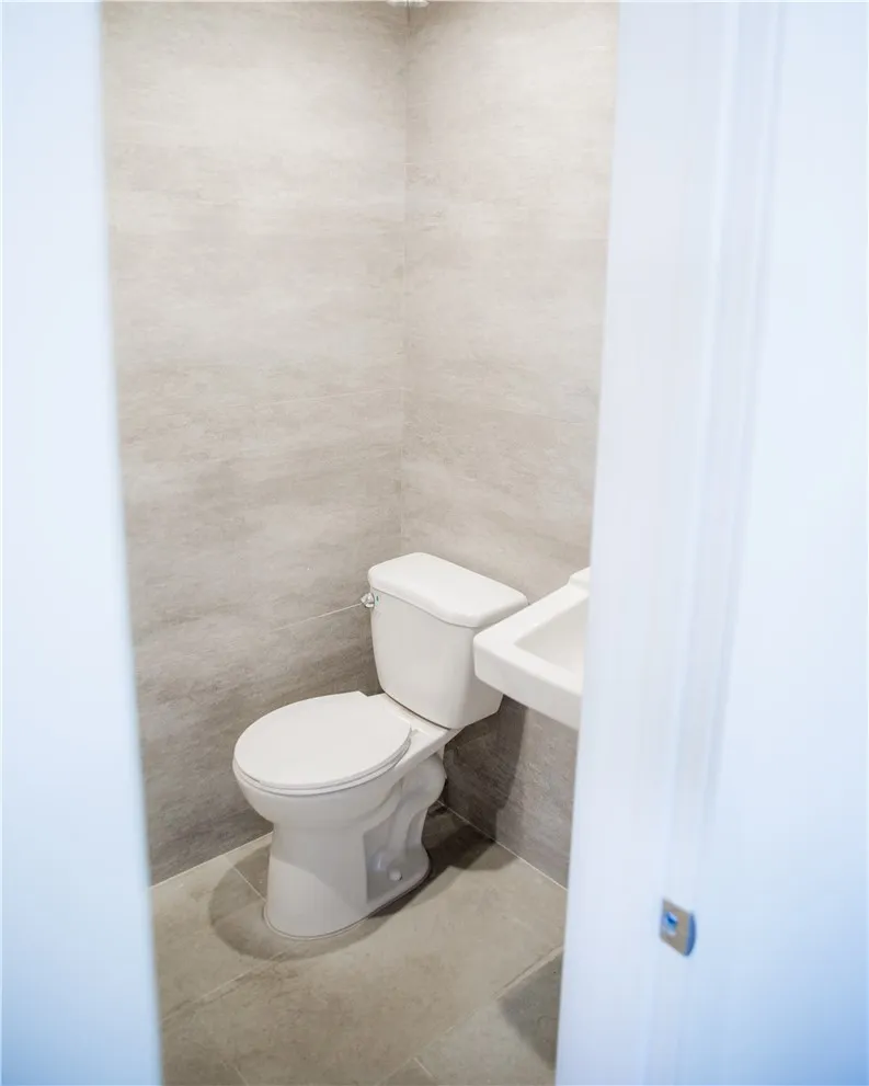 5908 Atlantic AVE UNIT #F Long Beach, CA 90805