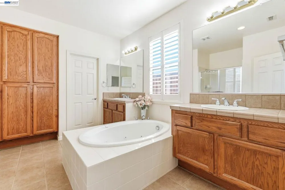 9569 Nicole Ln Elk Grove, CA 95758