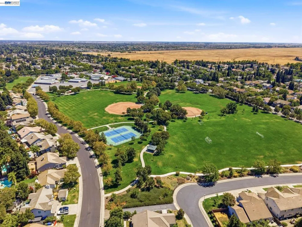 9569 Nicole Ln Elk Grove, CA 95758