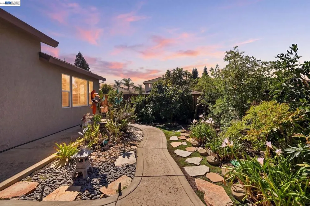 9569 Nicole Ln Elk Grove, CA 95758