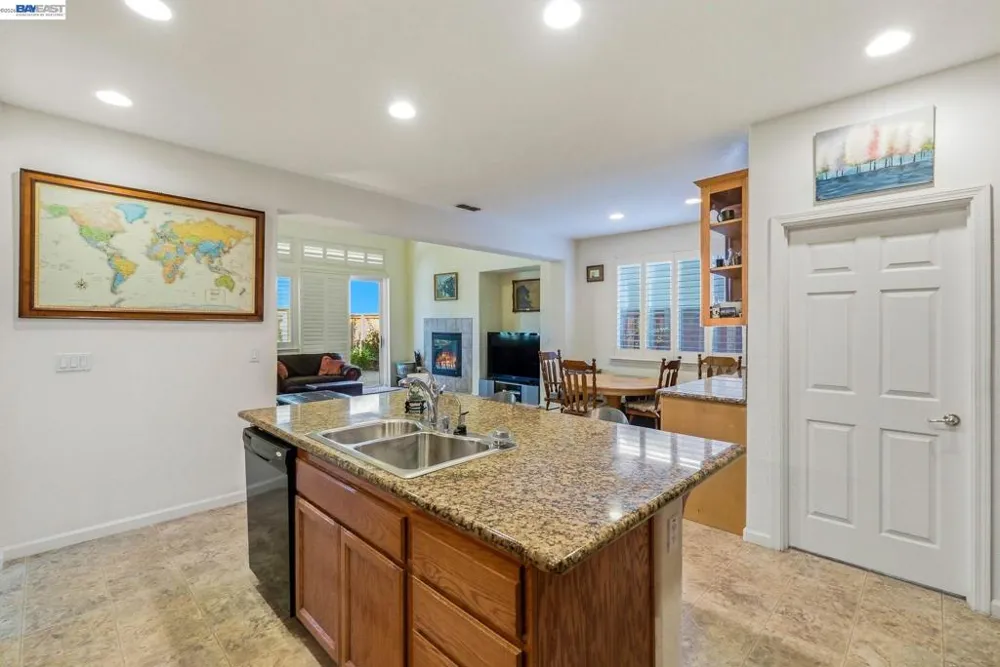 9569 Nicole Ln Elk Grove, CA 95758
