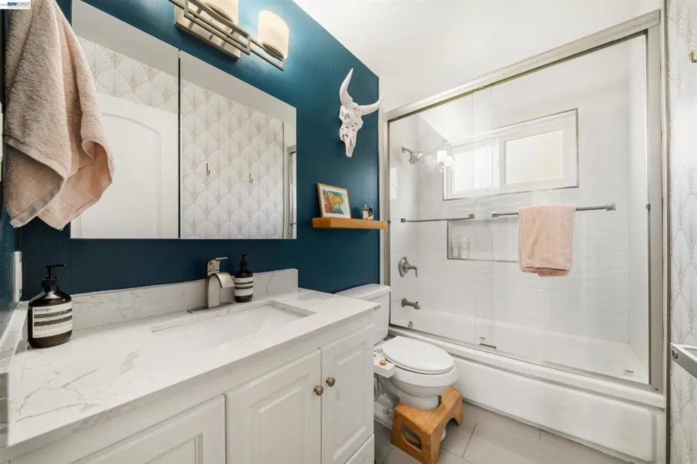 10774 Hellman St Oakland, CA 94605