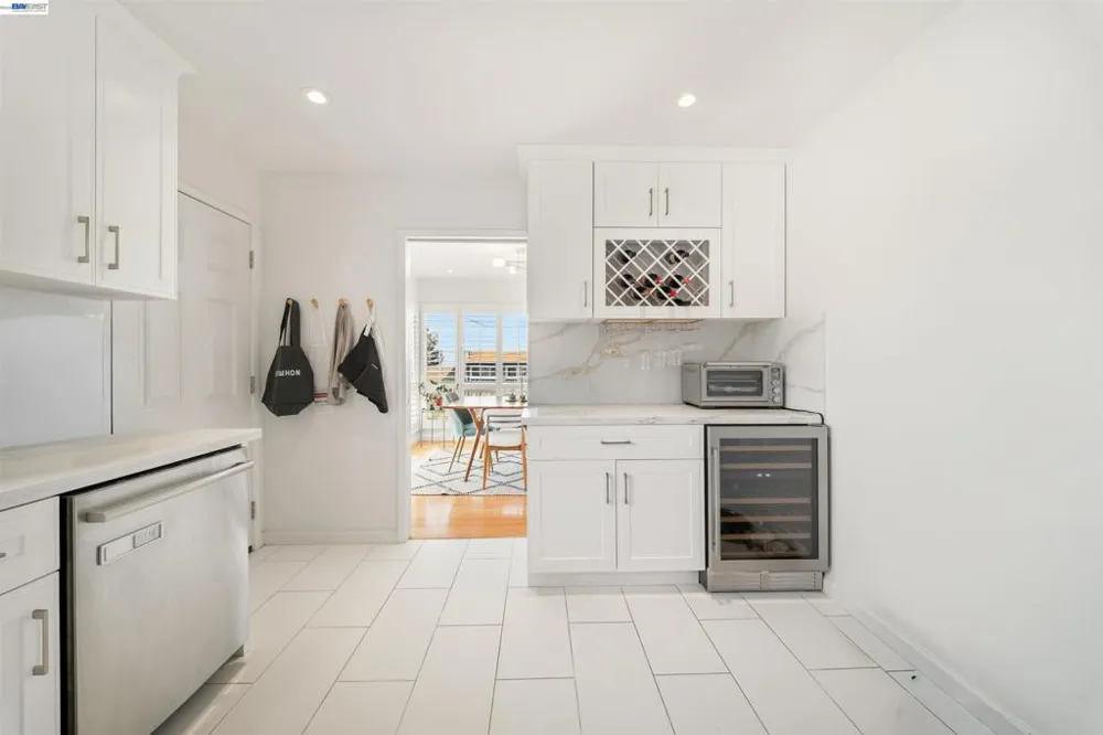 10774 Hellman St Oakland, CA 94605