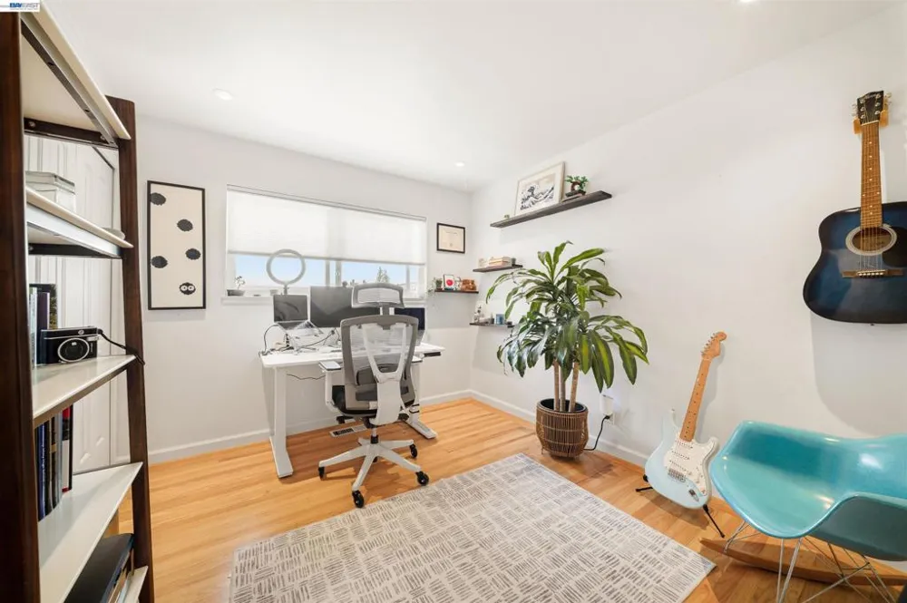 10774 Hellman St Oakland, CA 94605