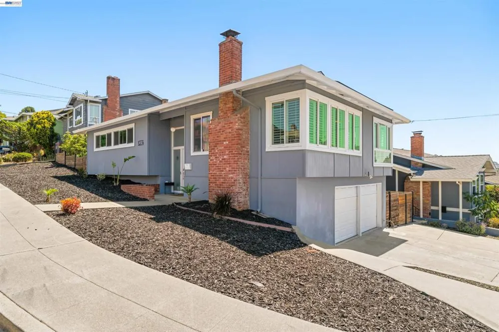 10774 Hellman St Oakland, CA 94605