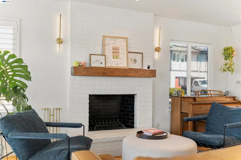 10774 Hellman St Oakland, CA 94605