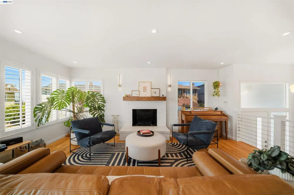 10774 Hellman St Oakland, CA 94605