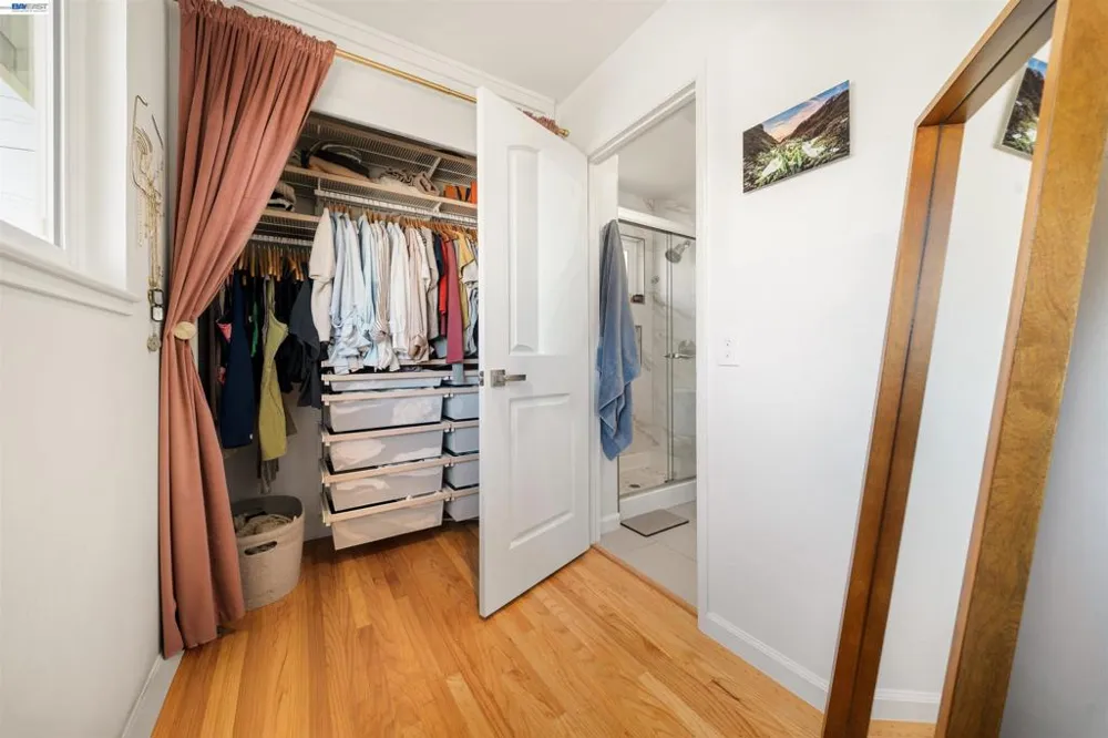 10774 Hellman St Oakland, CA 94605