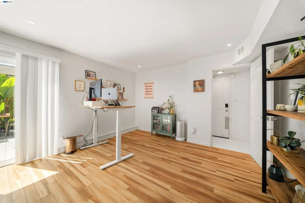 10774 Hellman St Oakland, CA 94605