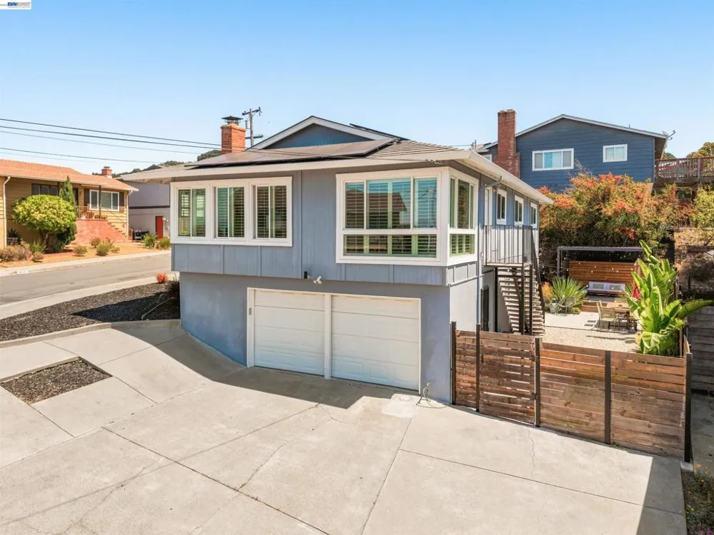 10774 Hellman St Oakland, CA 94605