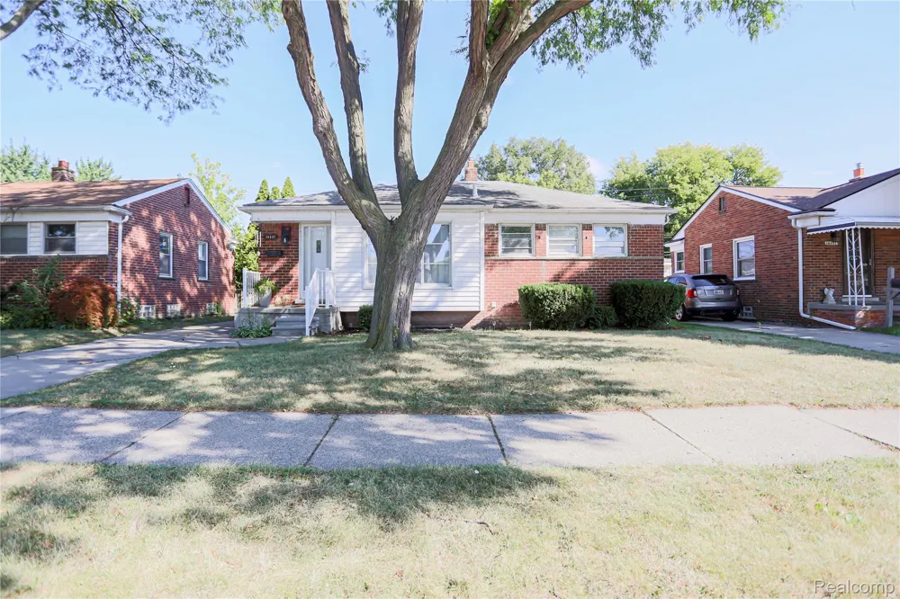 18441 Frazho Road Roseville City, MI 48066